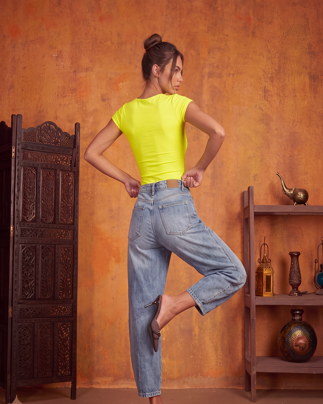 Scoop-Neck Basic Top– Neon